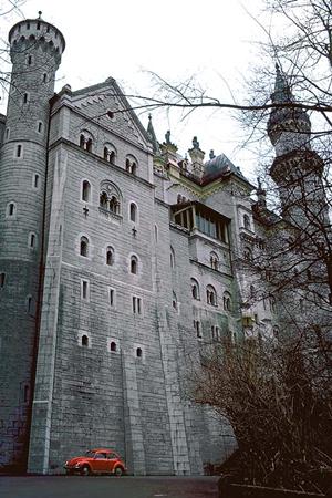 友達同士でカラオケを楽しみましょう